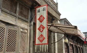 Czy do sklepu można wejść w rolkach?