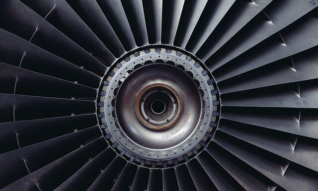 Ile czasu musi pracować silnik żeby naładować akumulator?