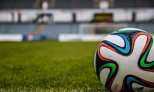 W jaki sposób rozpoczyna się mecz w unihokeja?