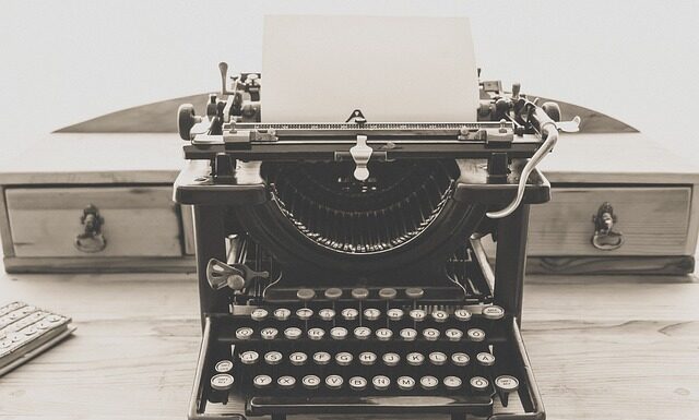 W jakim wieku dziecko mówi pierwsze słowo? W jakim wieku dziecko mówi pierwsze słowo?