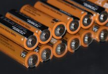 Jak ładować deskorolkę elektryczna?