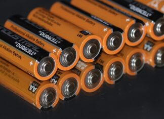 Jak ładować deskorolkę elektryczna? Jak ładować deskorolkę elektryczna?