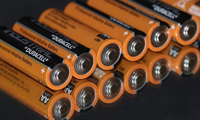 Jak ładować deskorolkę elektryczna?