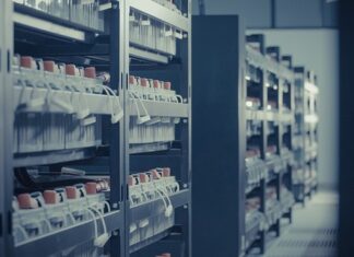 Jak poznać że akumulator jest słaby?