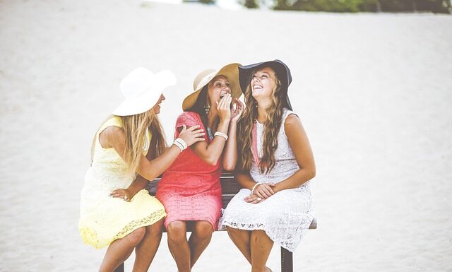 Do jakiej sukienki pasuje fascynator? Do jakiej sukienki pasuje fascynator?