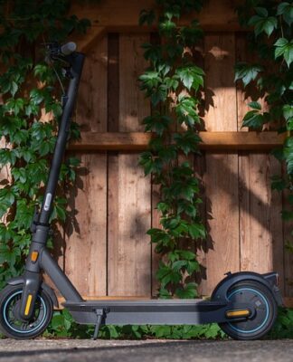 Czy na hulajnodze trzeba jeździć w kasku?