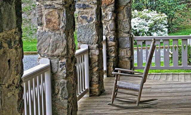 Co daje bujanie na huśtawce?