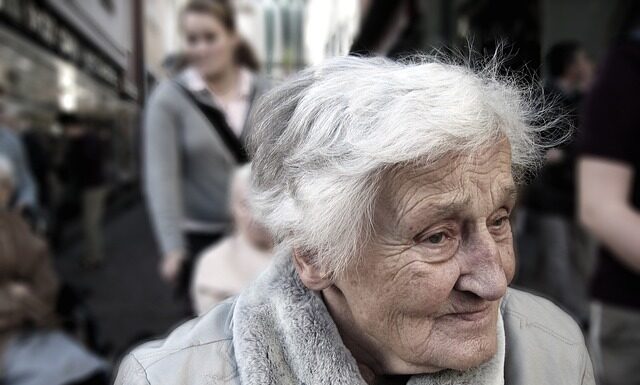 W jakim wieku dziecko zaczyna się śmiać?