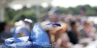 Co oznacza słowo fascynator?