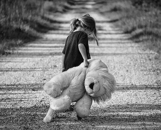 Dlaczego dziecko w nocy kopie nogami?