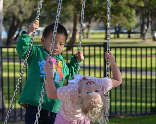 Jaki rozstaw haków do huśtawki? Jaki rozstaw haków do huśtawki?
