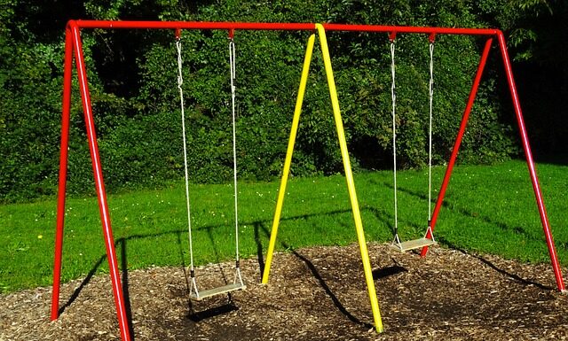 Jak zamontować siedzisko do huśtawki ogrodowej? Jak zamontować siedzisko do huśtawki ogrodowej?