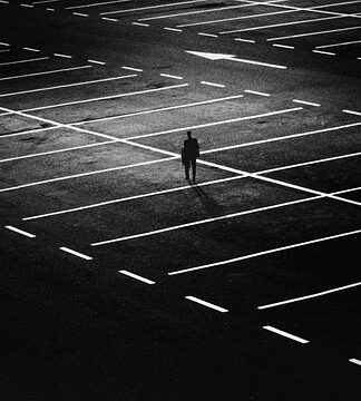 Czy na parkingu można jeździć bez prawa jazdy?